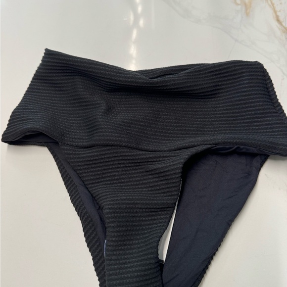 Lspace buttom - Picture 3 of 6